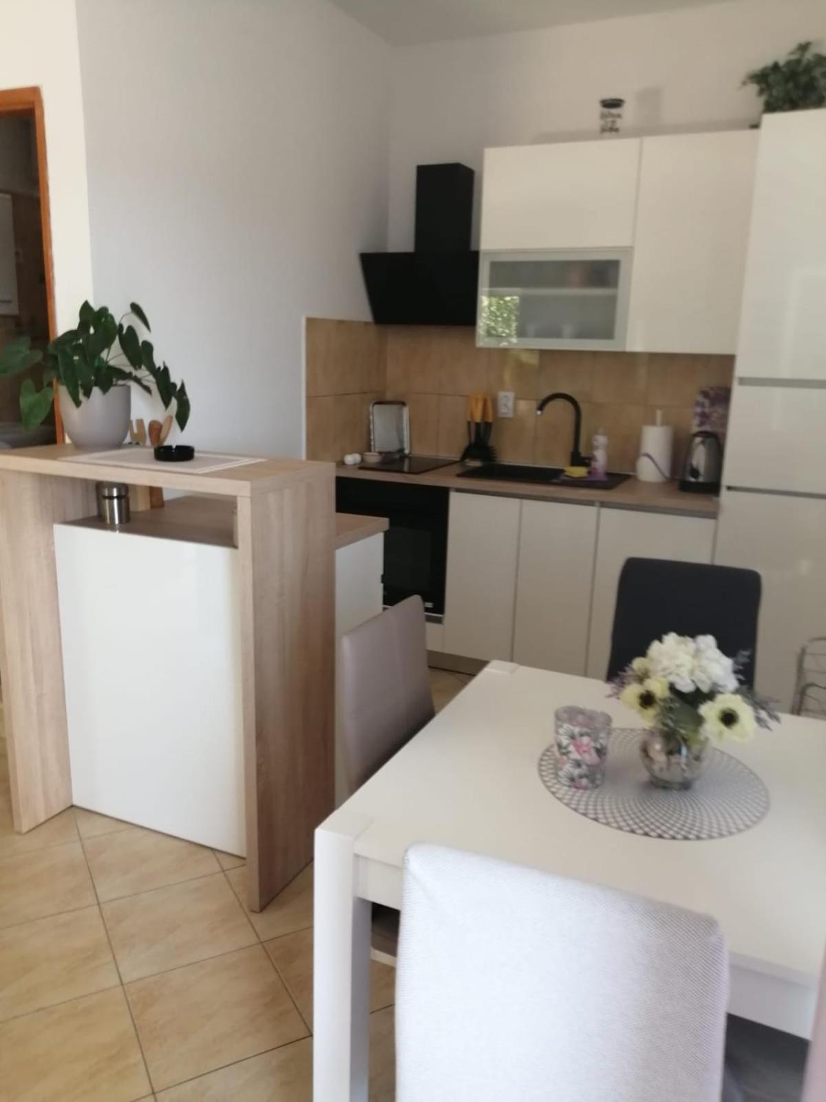 Mala Basina -Maslina Apartman Vrbanj Kültér fotó