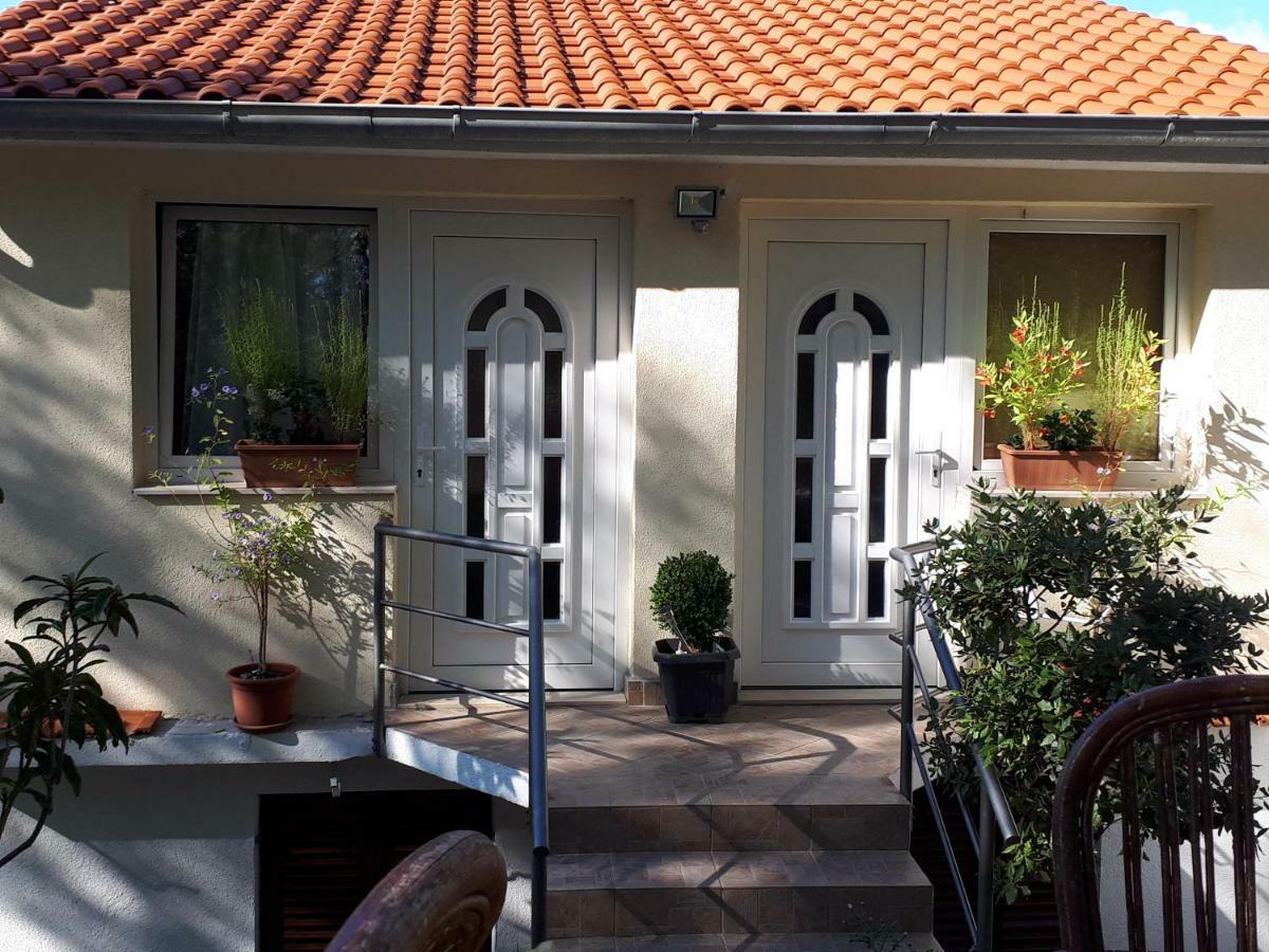 Mala Basina -Maslina Apartman Vrbanj Kültér fotó
